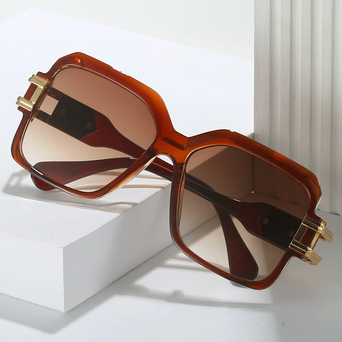 Victoria Retro Sunglasses - Image 3