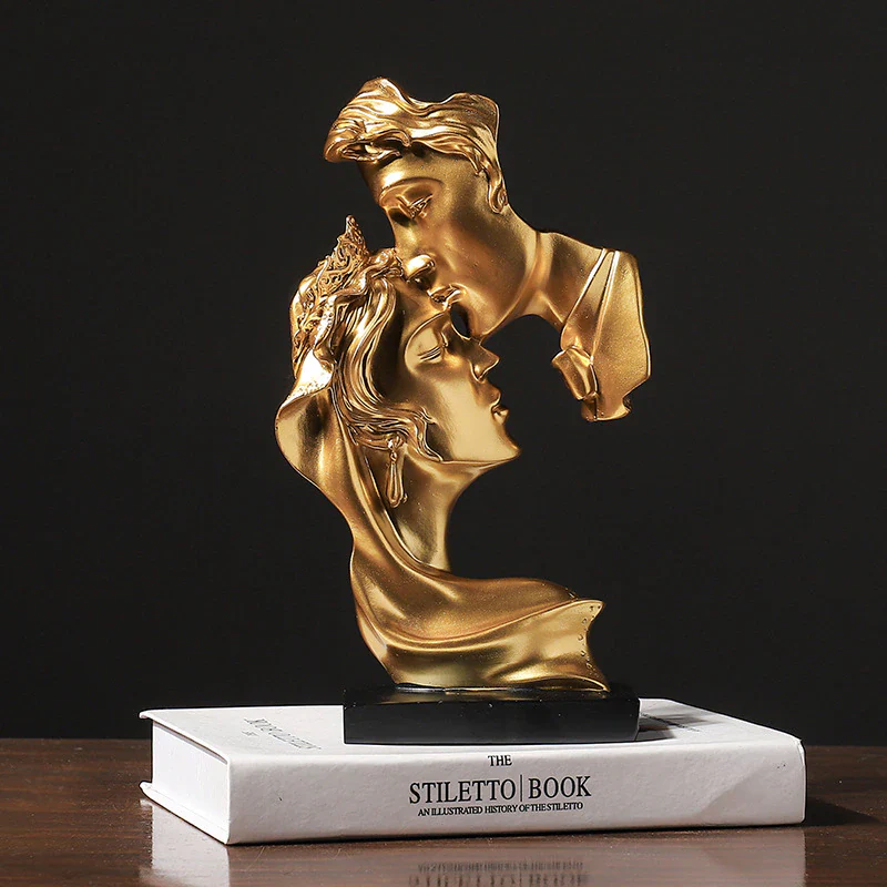 Eternal Embrace: Lover's Figurine - Image 4